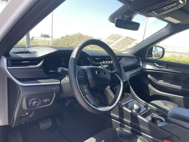 2025 Jeep Grand Cherokee L Altitude 4x4