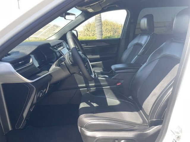 2025 Jeep Grand Cherokee L Altitude 4x4
