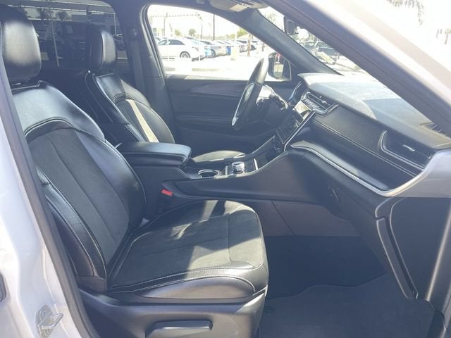 2025 Jeep Grand Cherokee L Altitude 4x4