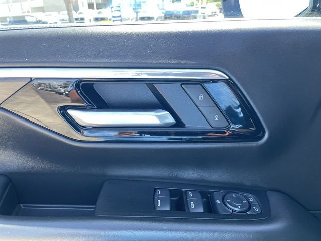 2025 Chevrolet Suburban LS