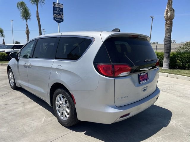 2022 Chrysler Voyager LX